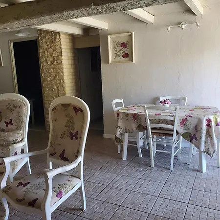 Romantique De Type Charentais
