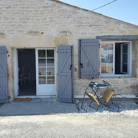 Romantique De Type Charentais Casa vacanze Le Thou