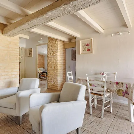 Romantique De Type Charentais