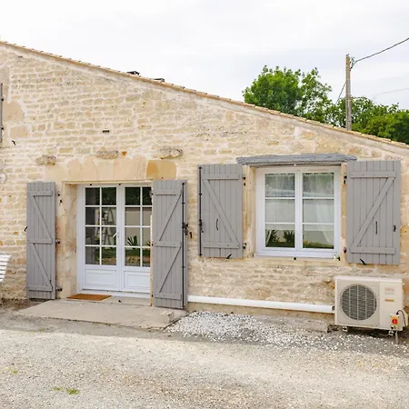 Romantique De Type Charentais Casa vacanze Le Thou