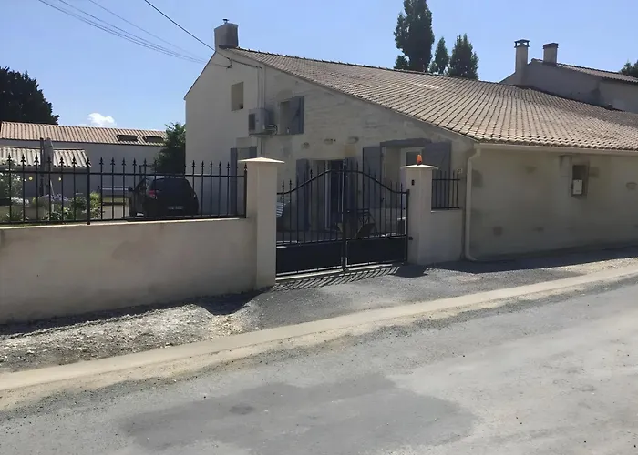 Romantique De Type Charentais Hébergement de vacances Le Thou